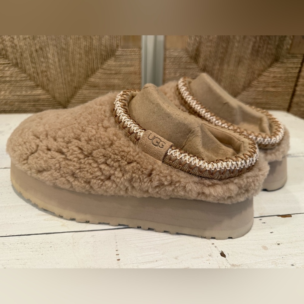 UGG Beige Shearling Platform Slippers Sz 8
